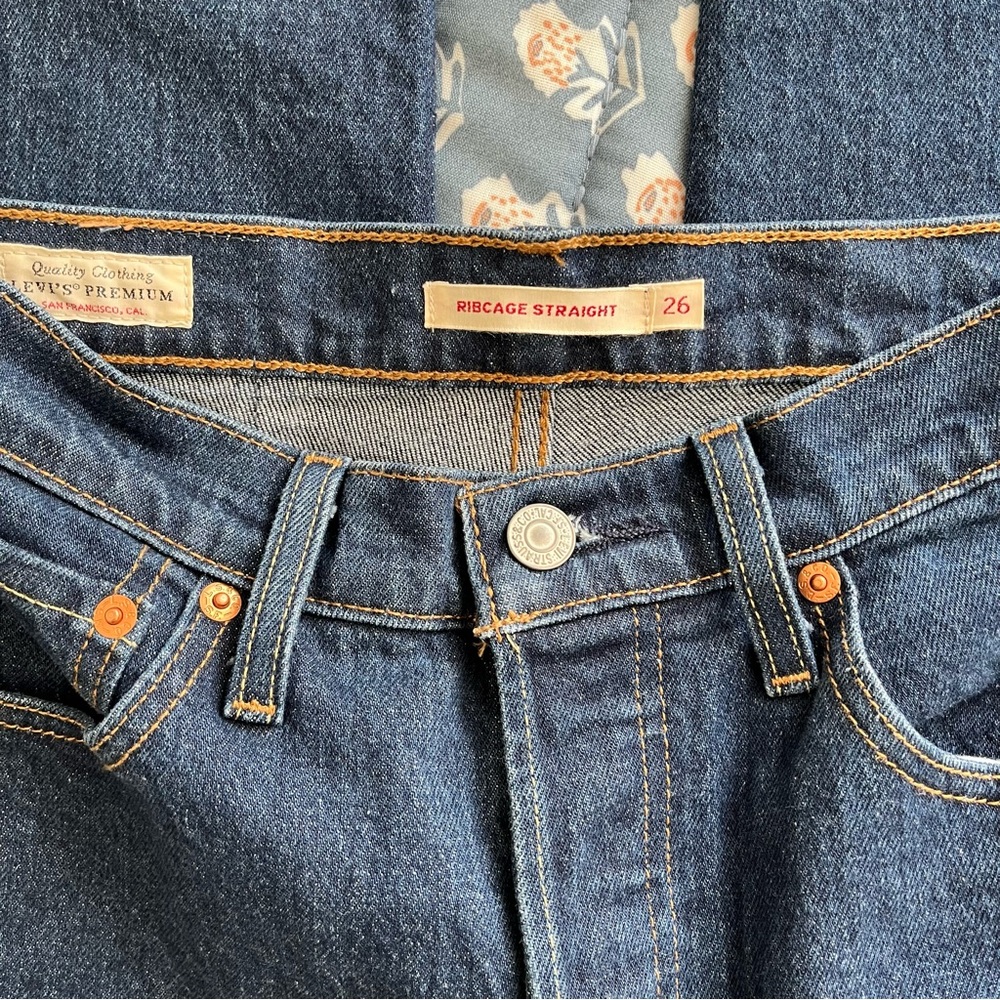 Levi’s Ribcage Straight - Picture 9 of 10
